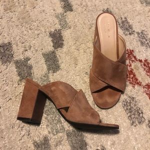 On trend! Suede Mules